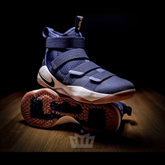 martin lebron 16 shoes